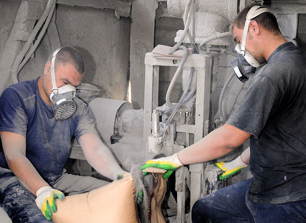 workers wearing proper respiratory protection