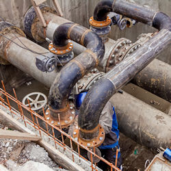  Example of working in a confined space pit with many pipe connections