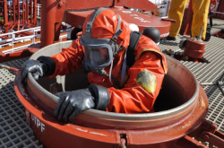 Employee entering confined space with Positive pressure full-facepiece