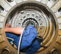 worker initiating lockout tagout procedure