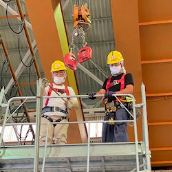 workers receiving scaffold training