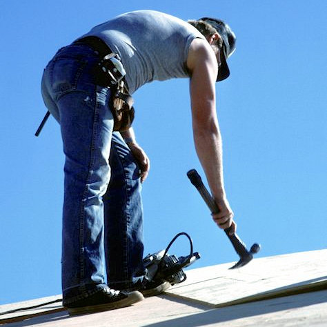 roofer using poor posture