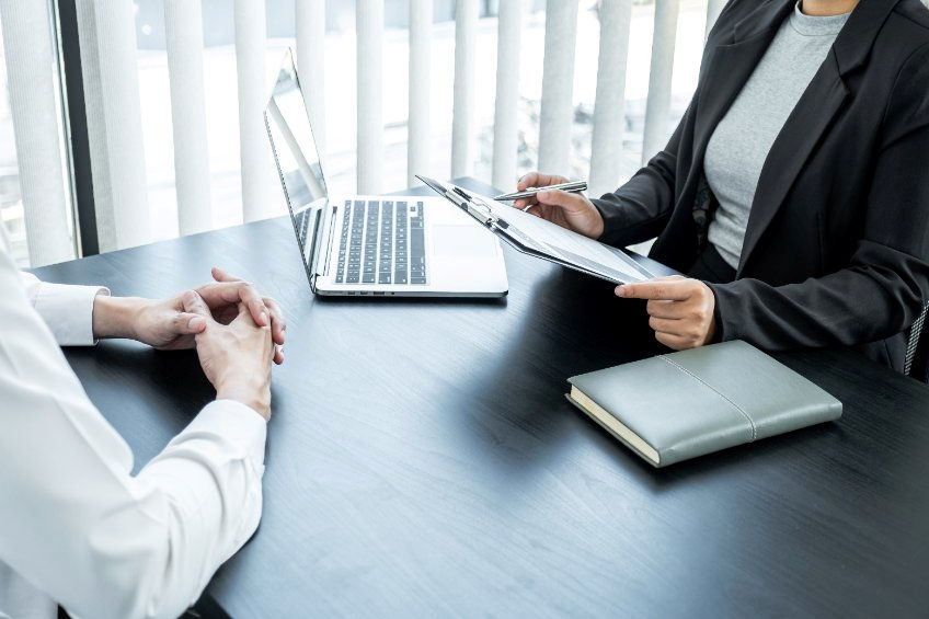 Image of a supervisor interviewing an employee about an incident.