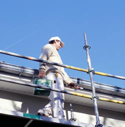 Worker on scaffold with guardrails as fall prevention