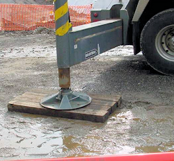 Crane foot being placed on leveled support