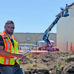 Supervisor performing a worksite analysis