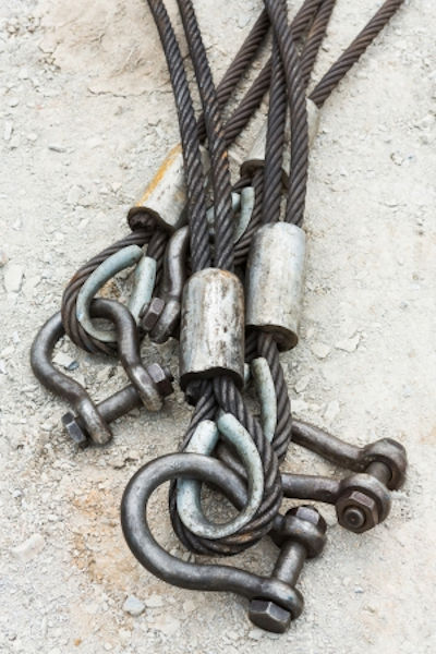 Bolt type anchor shackle