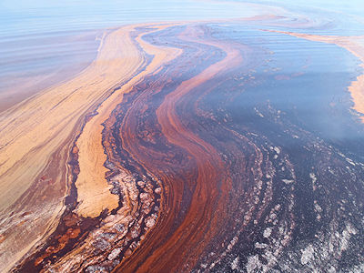 Image of crude oil mixed with sea water called chocolate mousse