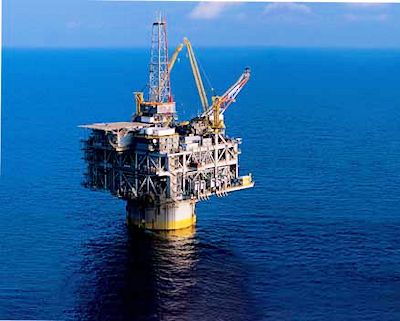 Offshore platform with crane operations